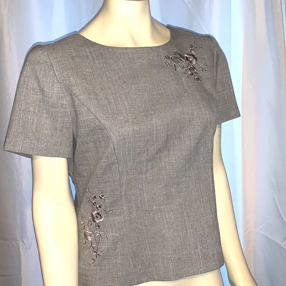 Vintage boss lady gray embroidered boxy top. 8P‎